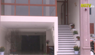 Nh&agrave; l&ocirc; phố c&oacute; thang ngo&agrave;i