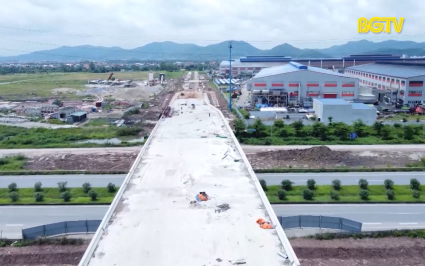 Cầu vượt sang Trung t&acirc;m Logistics ho&agrave;n th&agrave;nh dịp 19/8