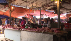 Tạo thuận lợi tối đa cho ti&ecirc;u thụ thịt lợn