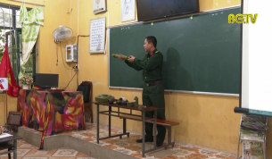 Tuy&ecirc;n truyền ph&ograve;ng tr&aacute;nh tai nạn bom, m&igrave;n cho học sinh