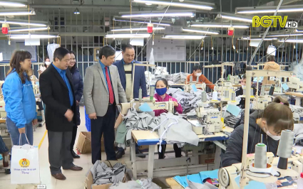 Chăm lo tết cho đo&agrave;n vi&ecirc;n, người lao động 