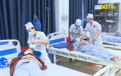 Chăm s&oacute;c to&agrave;n diện cả thể chất v&agrave; tinh thần cho người bệnh