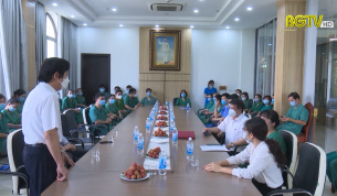 Chia tay 42 c&aacute;n bộ đo&agrave;n y tế Quảng Ninh
