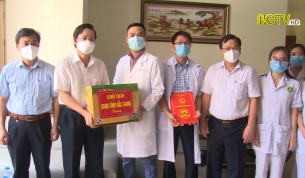Chia tay Đo&agrave;n t&igrave;nh nguyện trường Đại học Y dược Nam Định