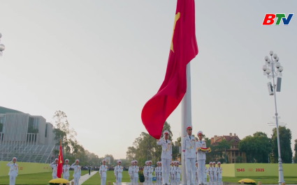 Chiếc hộp &acirc;m nhạc: &Acirc;m vang m&ugrave;a thu C&aacute;ch mạng