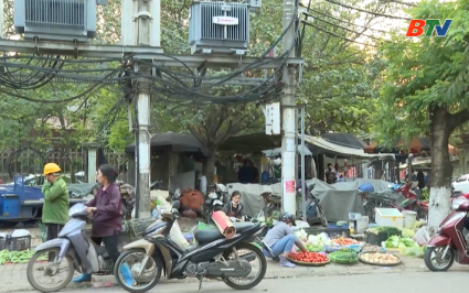 Chợ họp dưới biển cấm họp chợ