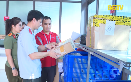 Chống bu&ocirc;n lậu: Ngăn chặn việc gửi h&agrave;ng cấm qua đường bưu ch&iacute;nh