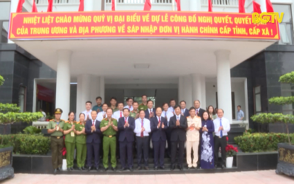 Chủ nhiệm Uỷ ban Kiểm tra Trung ương thăm, động vi&ecirc;n c&aacute;n bộ phường Bắc Giang