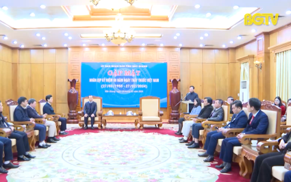 Chủ tịch UBND tỉnh gặp mặt l&atilde;nh đạo ng&agrave;nh y tế