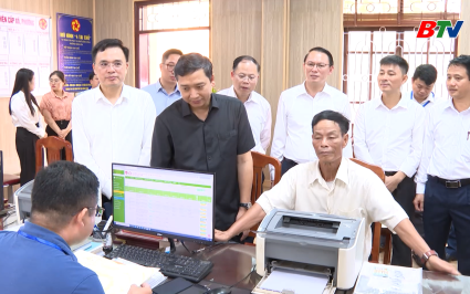 Chủ tịch HĐND tỉnh nắm bắt m&ocirc; h&igrave;nh 2 cấp tại phường Nh&acirc;n H&ograve;a