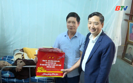 Chủ tịch HĐND tỉnh thăm, tặng qu&agrave; Tết tại x&atilde; T&acirc;n Y&ecirc;n v&agrave; x&atilde; Ngọc Thiện