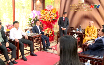 Chủ tịch HĐND tỉnh thăm, ch&uacute;c tết Thượng tọa Th&iacute;ch Đức Thiện 