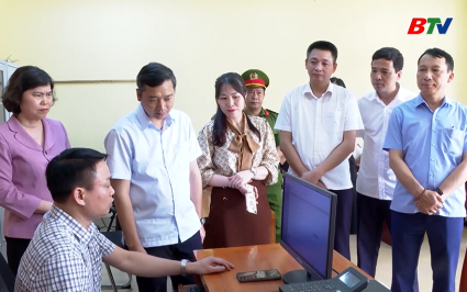 Chủ tịch HĐND tỉnh thăm, động vi&ecirc;n c&aacute;n bộ cấp x&atilde; 