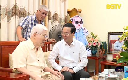 Chủ tịch nước thăm c&aacute;n bộ l&atilde;o th&agrave;nh c&aacute;ch mạng, gia đ&igrave;nh ch&iacute;nh s&aacute;ch 