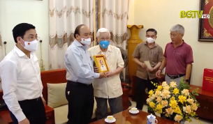 Chủ tịch nước thăm l&atilde;o th&agrave;nh c&aacute;ch mạng Nguyễn Thanh Quất