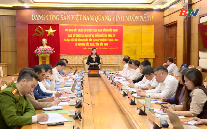 Chủ tịch Ủy ban MTTQ tỉnh gi&aacute;m s&aacute;t c&ocirc;ng t&aacute;c bầu cử tại phường Bắc Giang