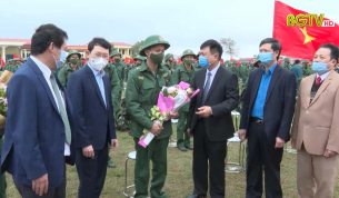 Chủ tịch UBND tỉnh dự Lễ giao nhận qu&acirc;n tại huyện Lạng Giang
