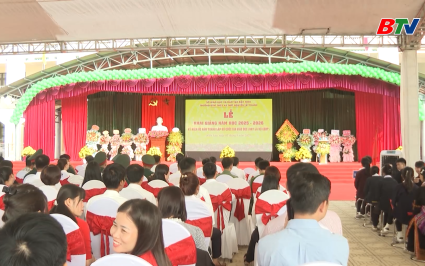 Chủ tịch UBND tỉnh dự lễ khai giảng năm học mới tại trường D&acirc;n tộc nội tr&uacute; THCS & THPT Nguyễn Tất Th&agrave;nh