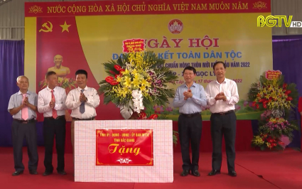 Chủ tịch UBND tỉnh dự ng&agrave;y hội Đại đo&agrave;n kết tại T&acirc;n Y&ecirc;n
