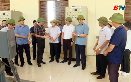 Chủ tịch UBND tỉnh kiểm tra c&ocirc;ng t&aacute;c khắc phục hậu quả &uacute;ng, lụt do ảnh hưởng cơn b&atilde;o số 11