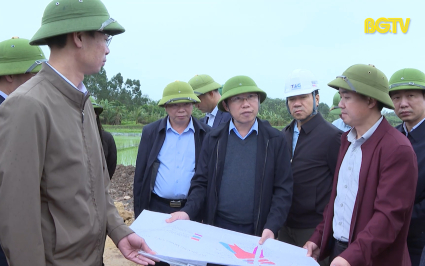 Chủ tịch UBND tỉnh kiểm tra tiến độ c&ocirc;ng tr&igrave;nh tại Y&ecirc;n Dũng