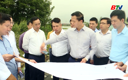 Chủ tịch UBND tỉnh kiểm tra tiến độ một số dự &aacute;n giao th&ocirc;ng tr&ecirc;n địa b&agrave;n tỉnh