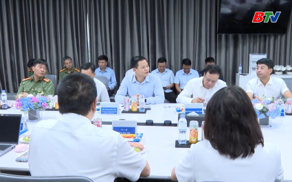 Chủ tịch UBND tỉnh thăm v&agrave; l&agrave;m việc với doanh nghiệp tại khu c&ocirc;ng nghiệp