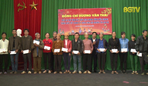 Chủ tịch UBND tỉnh tặng qu&agrave; tại huyện Sơn Động v&agrave; Lục Ngạn