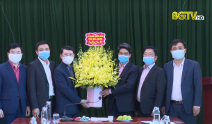 Chủ tịch UBND tỉnh thăm, ch&uacute;c Tết BQL c&aacute;c khu c&ocirc;ng nghiệp, chi cục hải quan c&aacute;c khu c&ocirc;ng nghiệp