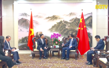 Chủ tịch UBND tỉnh thăm, ch&uacute;c Tết Đại sứ qu&aacute;n Trung Quốc tại Việt Nam