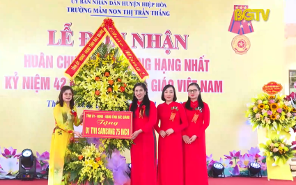 Trường Mầm non thị trấn Thắng đ&oacute;n nhận Hu&acirc;n chương Lao động hạng Nhất