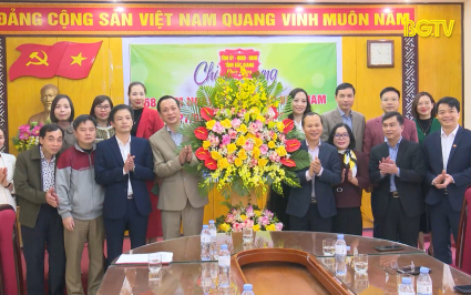 PCT TT UBND tỉnh ch&uacute;c mừng ng&agrave;y Thầy thuốc Việt Nam