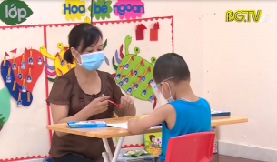 Chung tay chăm s&oacute;c trẻ tại khu c&aacute;ch ly tập trung