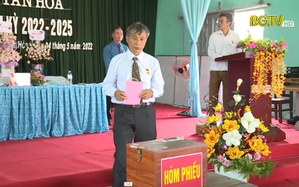 Chuy&ecirc;n đề: N&acirc;ng tỷ lệ Trưởng th&ocirc;n, Tổ trưởng d&acirc;n phố l&agrave; đảng vi&ecirc;n