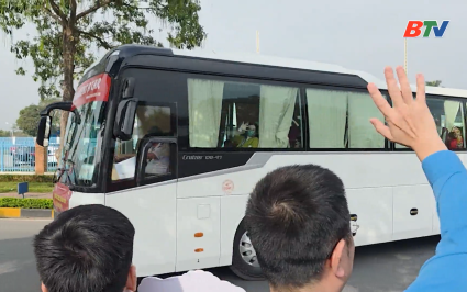 &ldquo;Chuyến xe nghĩa t&igrave;nh&rdquo; đưa c&ocirc;ng nh&acirc;n về qu&ecirc; đ&oacute;n Tết 