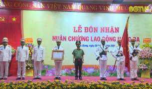 C&ocirc;ng an tỉnh Bắc Giang đ&oacute;n nhận Hu&acirc;n chương Lao động hạng ba