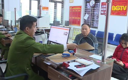 C&ocirc;ng an x&atilde; giải quyết th&ecirc;m nhiều thủ tục h&agrave;nh ch&iacute;nh