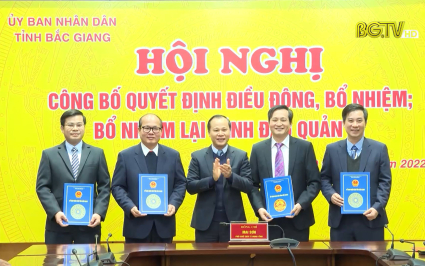 UBND tỉnh c&ocirc;ng bố c&aacute;c Quyết định bổ nhiệm, điều động c&aacute;n bộ