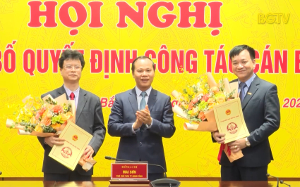 C&ocirc;ng bố quyết định c&ocirc;ng t&aacute;c c&aacute;n bộ