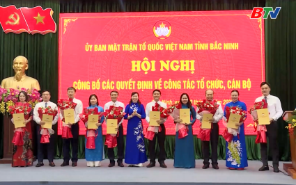 C&ocirc;ng bố quyết định về c&ocirc;ng t&aacute;c tổ chức, c&aacute;n bộ tại Ủy ban MTTQ tỉnh