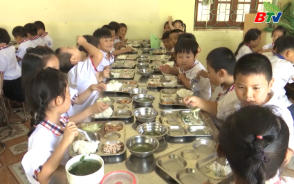 C&ocirc;ng t&aacute;c đảm bảo an to&agrave;n vệ sinh thực phẩm tại c&aacute;c bếp ăn b&aacute;n tr&uacute;