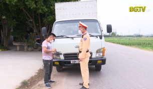 CSGT Lạng Giang thực hiện cao điểm đảm bảo trật tự ATGT dịp Tết