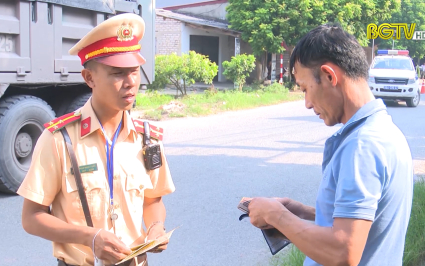 CSGT T&acirc;n Y&ecirc;n đẩy mạnh kiểm so&aacute;t tải trọng phương tiện