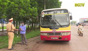 CSGT tăng cường kiểm tra xe kh&aacute;ch sau ng&agrave;y 15/4