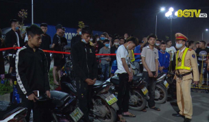 CSGT TP Bắc Giang xử l&yacute; nh&oacute;m đối tượng đi xe lạng l&aacute;ch, đ&aacute;nh v&otilde;ng