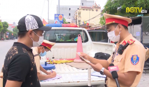 CSGT Việt Y&ecirc;n tăng cường thực hiện chuy&ecirc;n đề kiểm tra tải trọng phương tiện