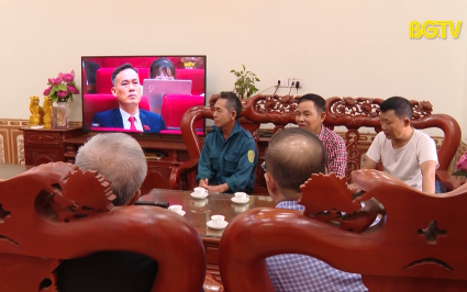 Cử tri đ&aacute;nh gi&aacute; cao phi&ecirc;n chất vấn v&agrave; trả lời chất vấn