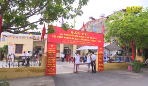 Cử tri thành phố Bắc Giang phấn khởi đi bầu cử