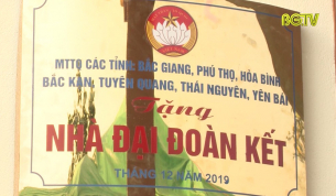 Cụm thi đua MTTQ 7 tỉnh miền n&uacute;i ph&iacute;a Bắc trao nh&agrave; Đại đo&agrave;n kết