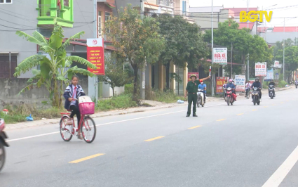 Cựu chiến binh đảm bảo an to&agrave;n giao th&ocirc;ng 